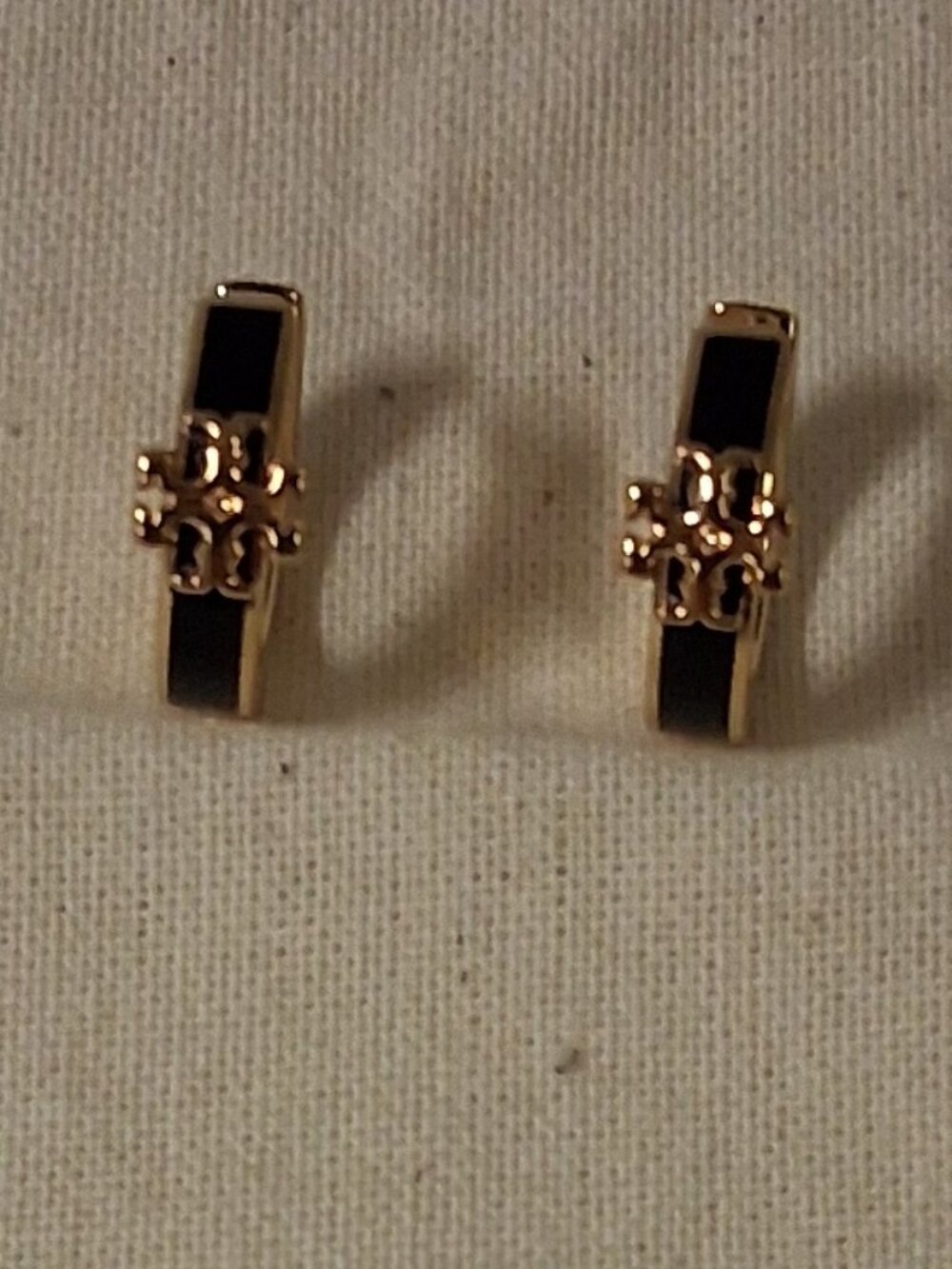 Tory Burch Kira Enamel Huggie Earrings – Style 155515 | Color 720 | New